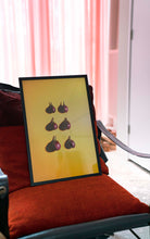 Afbeelding in Gallery-weergave laden, geel-yellow-aubergine-eggplant-mini-interieur-fotografie-photography-print-framed-zwart-ingelijst-black-gratis-verzending-nederland
