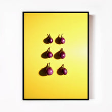 Afbeelding in Gallery-weergave laden, geel-yellow-aubergine-eggplant-paars-purple-fotografie-photography-print-order-framed-zwart-ingelijst-black-gratis-verzending-nederland
